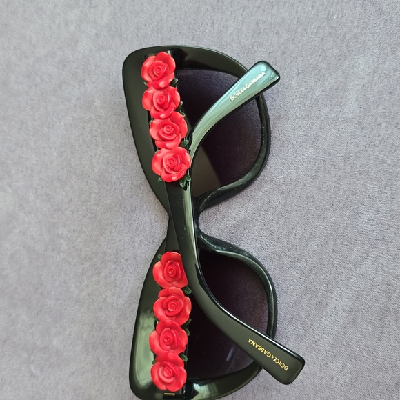Dolce&Gabbana DG4252 Sunglasses. Black with Red Rose